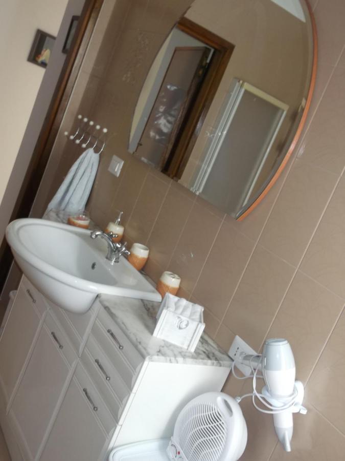 Da Livia Apartment โลโกโรตอนโด ภายนอก รูปภาพ