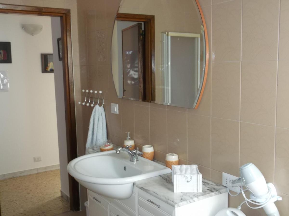 Da Livia Apartment โลโกโรตอนโด ภายนอก รูปภาพ